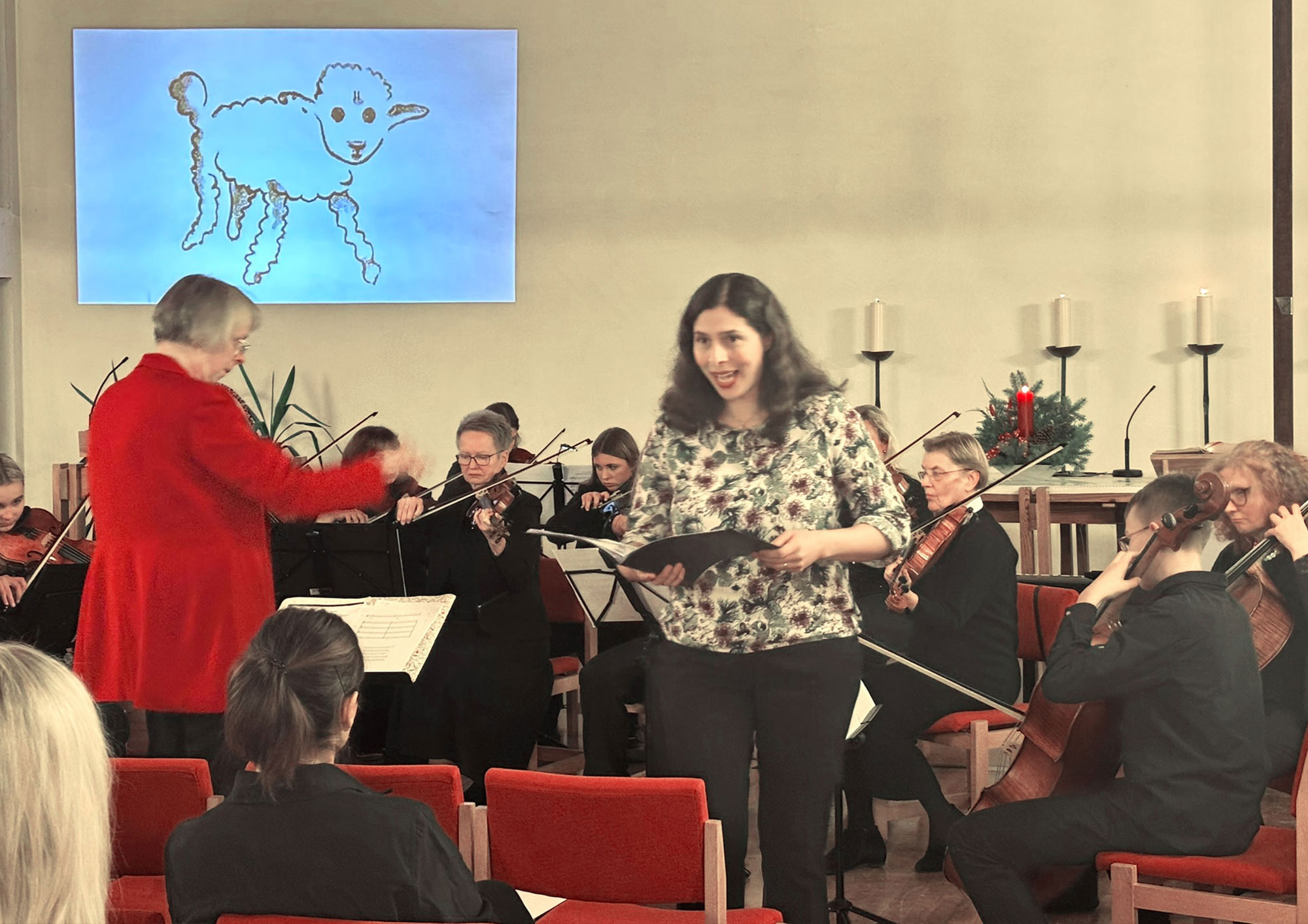 Kammerorchester mit Sängerin